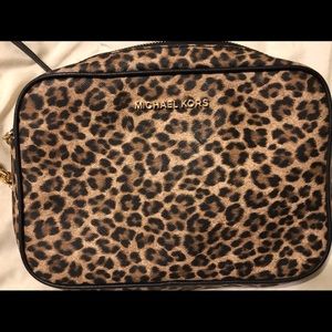 Michael Kors Jet Set Leopard Crossbody
